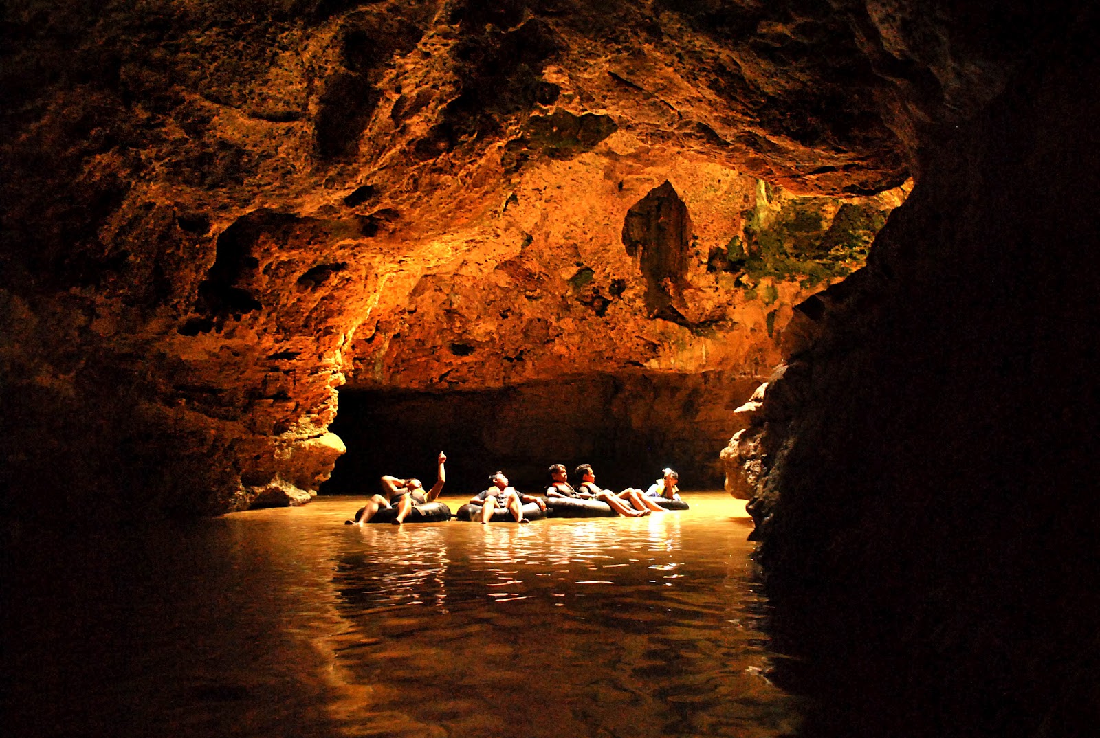 Gua Pindul cave tubing sungai bawah tanah Gunungkidul ban dalam