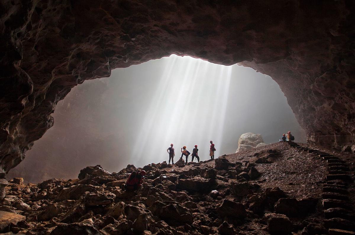 Gua Jomblang cahaya surga vertikal cave Gunungkidul rappelling
