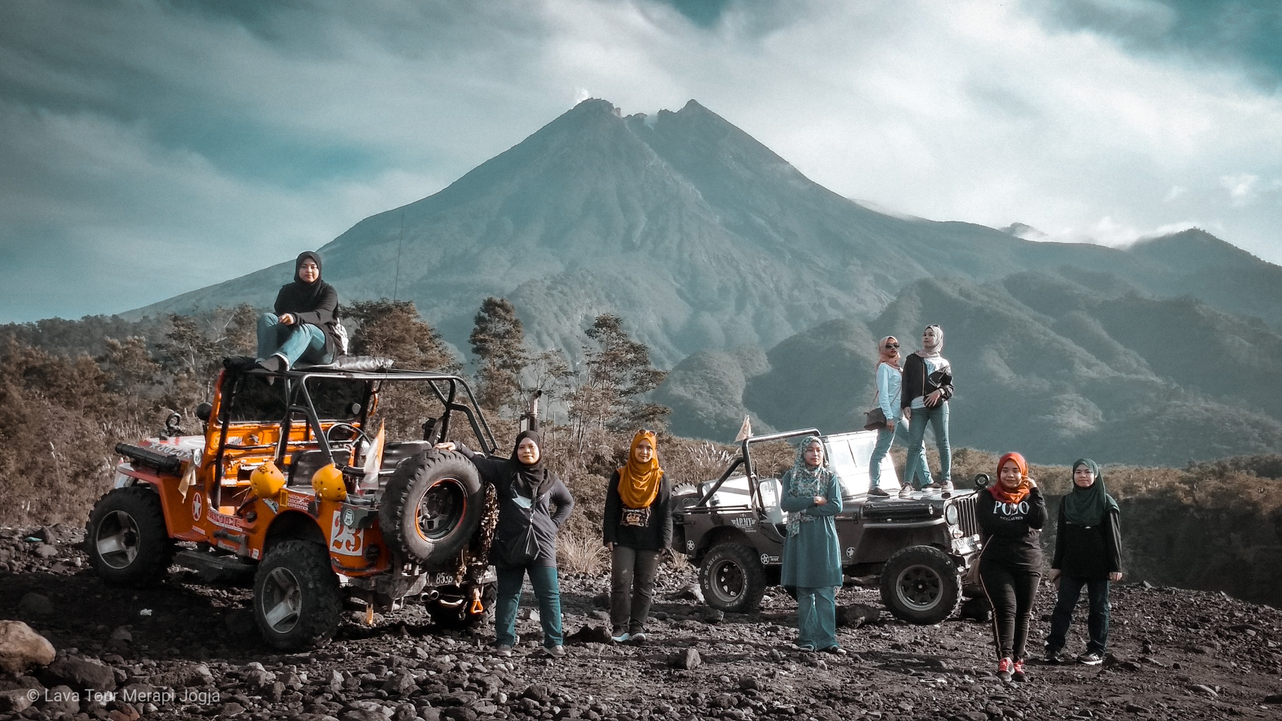 Paket Full Yogyakarta 3D2N Kraton Merapi Borobudur Prambanan Shakran Tour