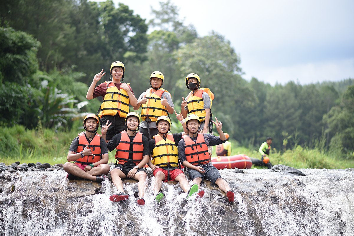 rafting sungai badeng