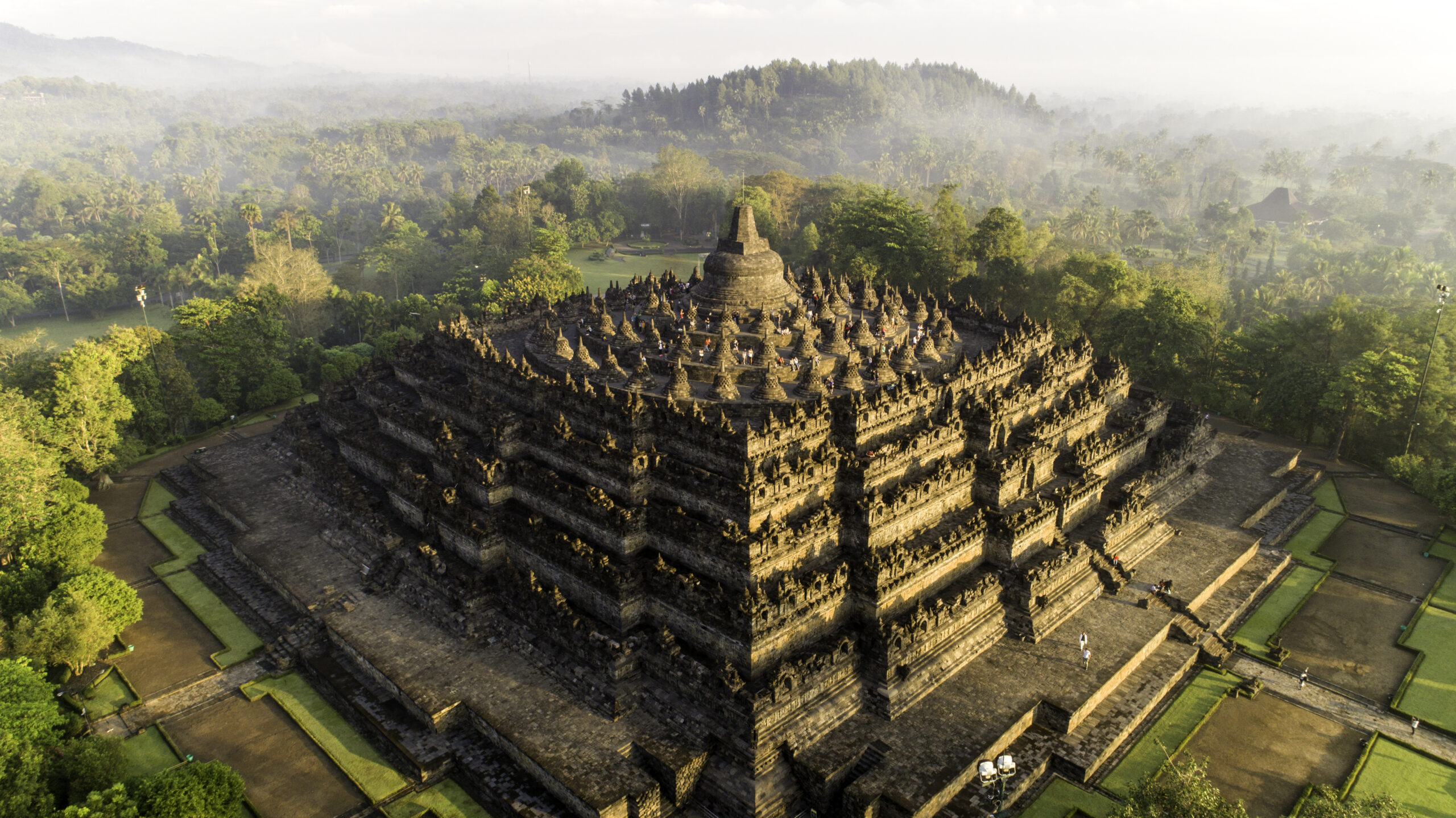 Paket Kraton Yogyakarta Borobudur Prambanan 2D1N Shakran Tour
