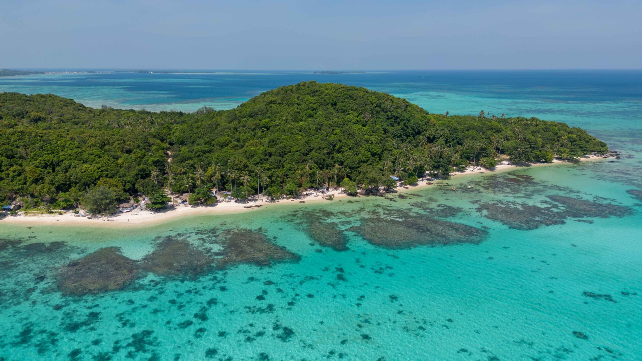 petualangan-eksotis-di-karimunjawa-menyelami-keindahan-laut-dan-alam-bersama-boi-tour–travel