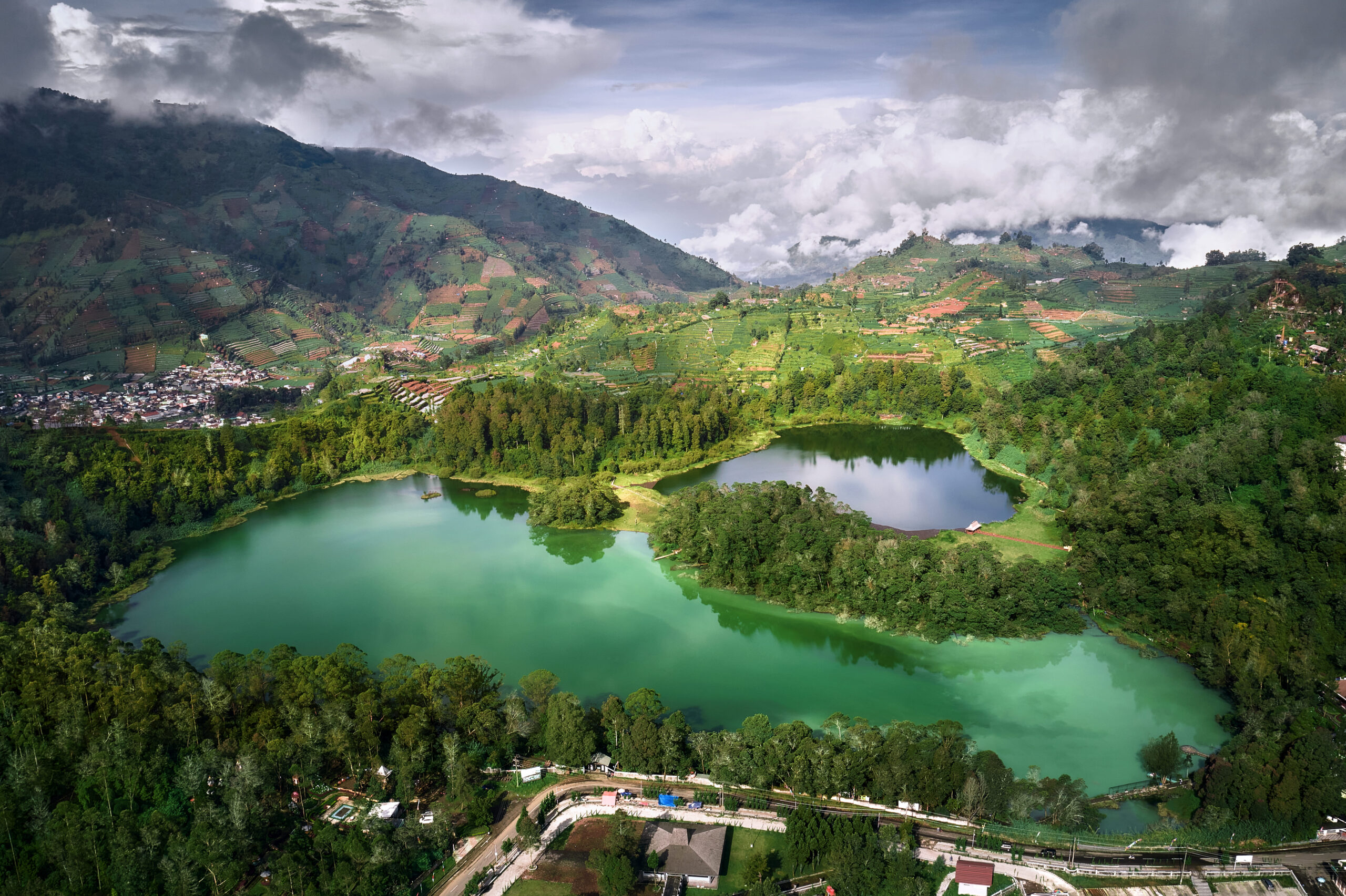 Telaga Warna Pengilon Dieng air berubah warna sulfur vulkanik