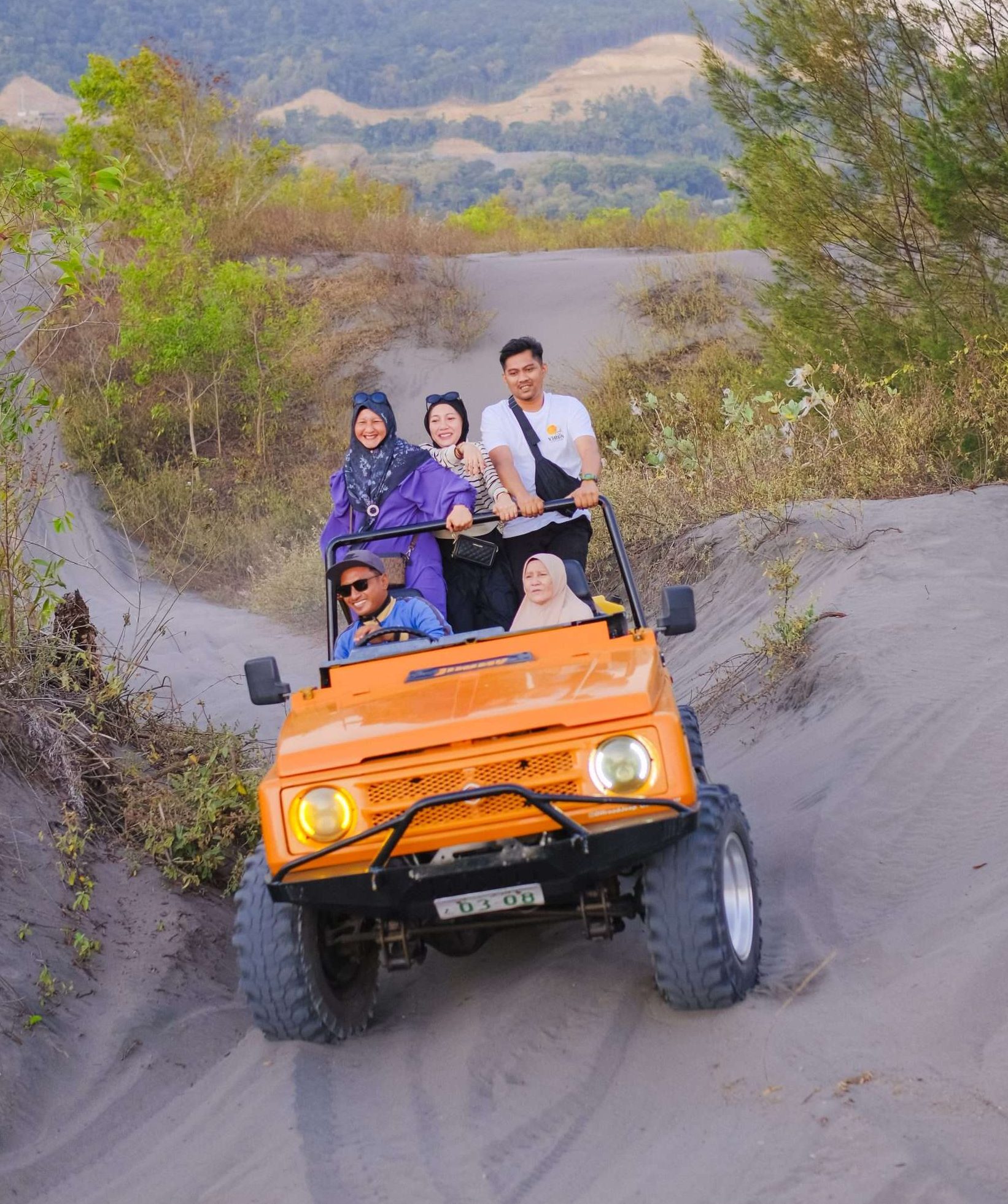 jeep gumuk pasir